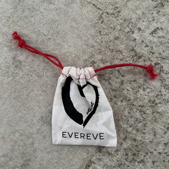 NWT Evereve pearl and gold earrings - Picture 3 of 4